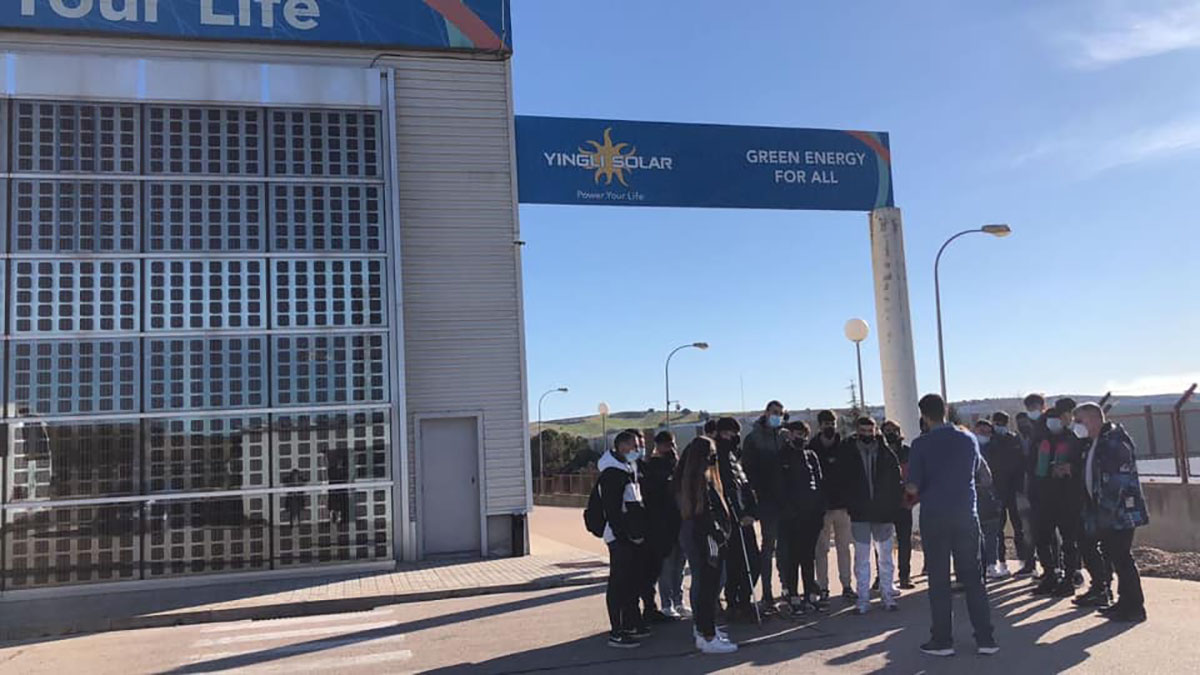 Yingli Solar en Colaboración con Master Formación y Desarrollo, busca constituir nuevas generaciones con cultura de energías renovables no convencionales.