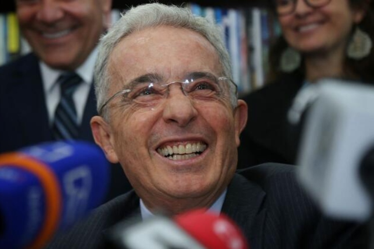 Álvaro Uribe Vélez-Redes sociales
