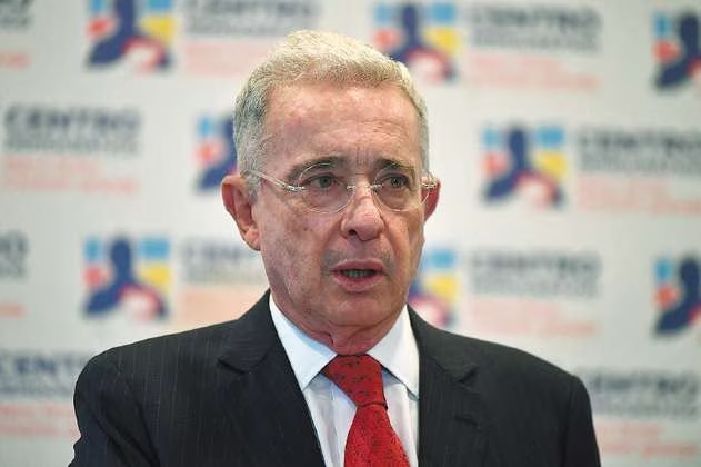 Juez desestimó precluir el caso contra el expresidente Álvaro Uribe - Google