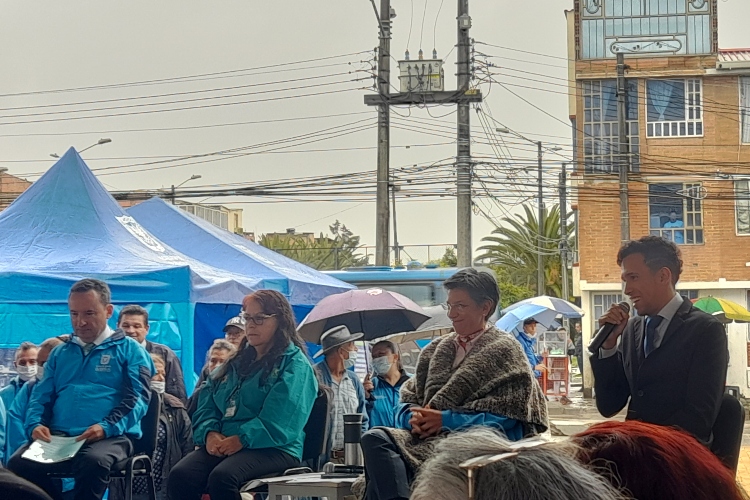 Alcaldesa Claudia López en inauguración del Centro de Salud Mexicana- Dayana Pantano