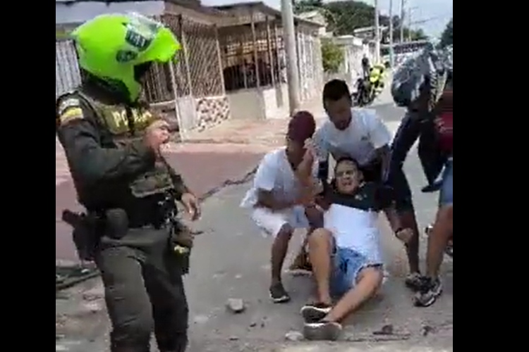 Investigan a uniformado de la Policía que le disparó a un ciudadano en Barranquilla - Captura de video