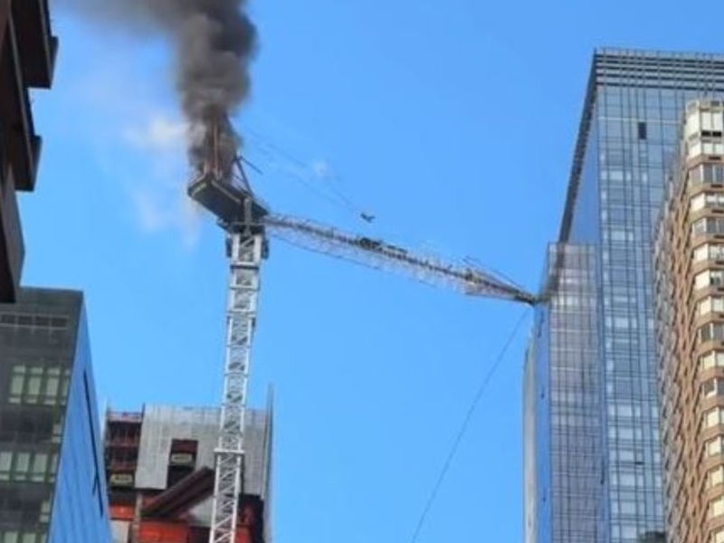 Impresionante colapso de una grúa en Nueva York - Captura de Video