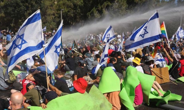 Israel aprueba controvertida ley que quita facultades a la Corte Suprema - Google