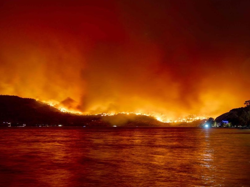 Evacuaciones en el oeste de Canadá por gigantescos incendios - Google