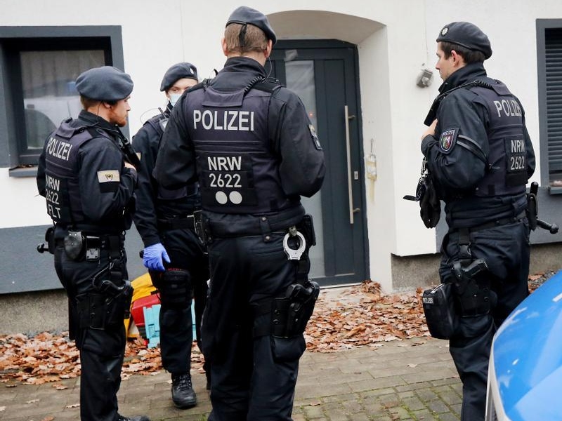 Fiscalía de Alemania descubre chats de Policías con símbolos nazis - Google