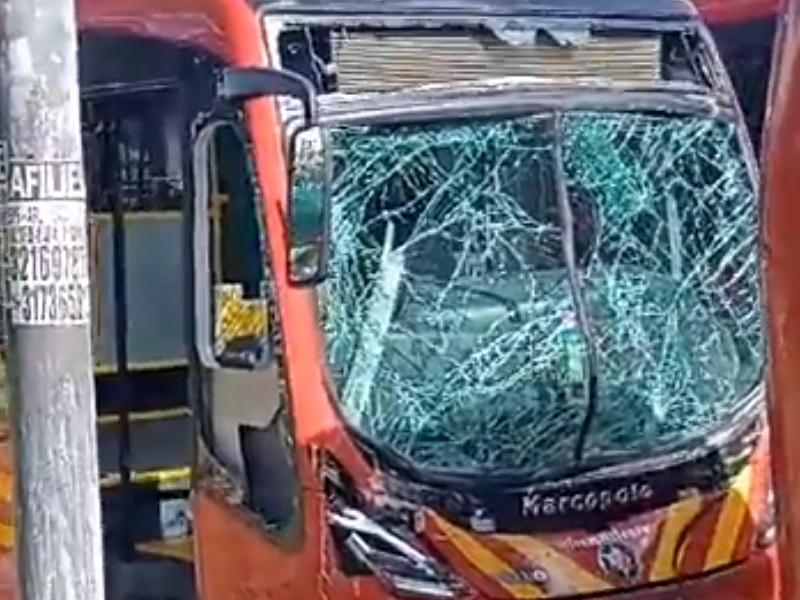 Dos buses de TransMilenio se estrellaron y dejaron cuatro lesionados - Captura de Video