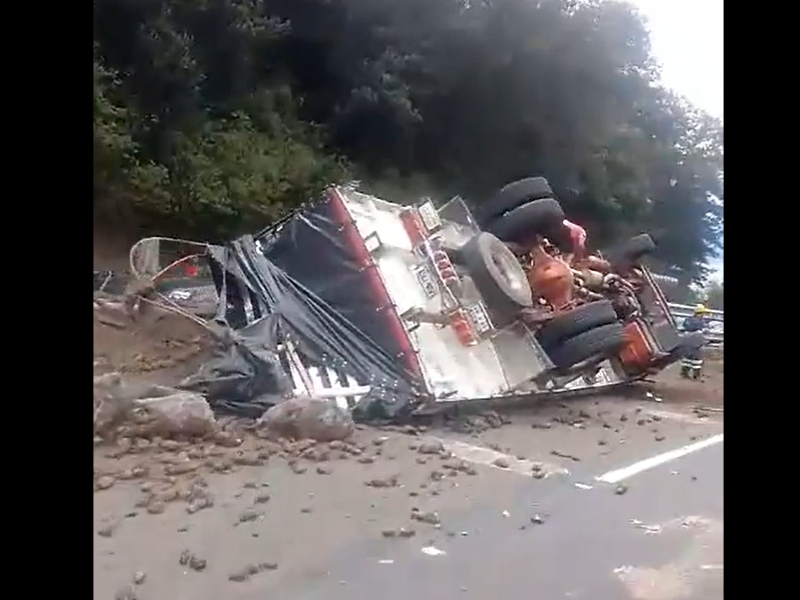 Impactante accidente en la vía Bogotá-La Vega dejó dos muertos - Captura de video