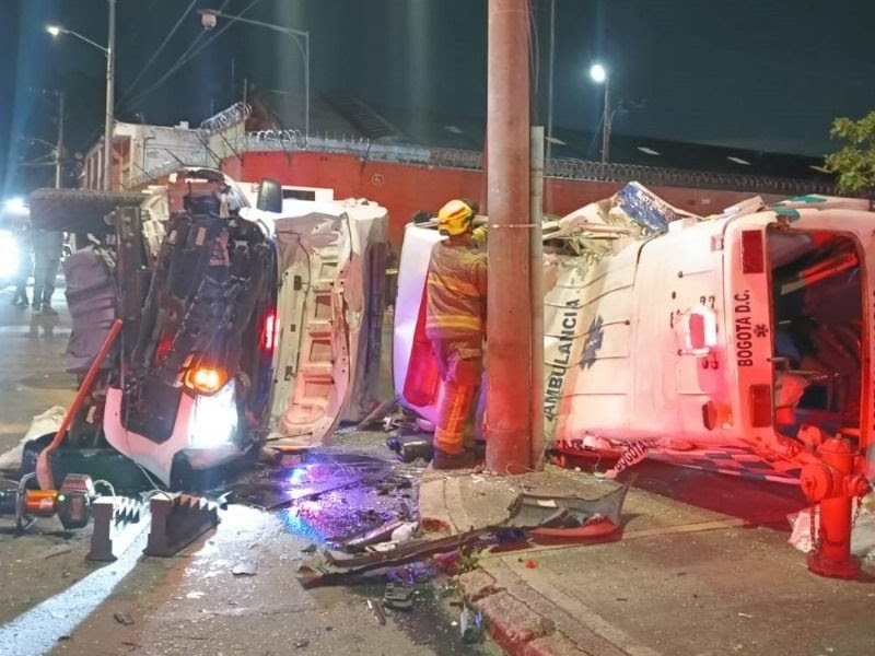 Grave accidente entre dos ambulancias en Puente Aranda dejó tres heridos - Cortesía