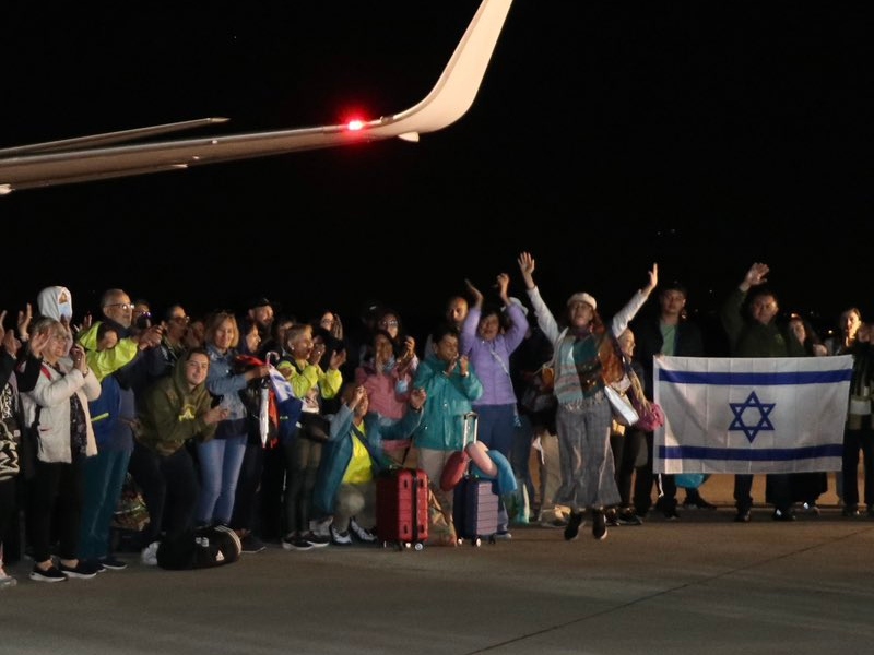Llegó al país el primer vuelo humanitario procedente de Israel con más de 100 colombianos - Cortesía