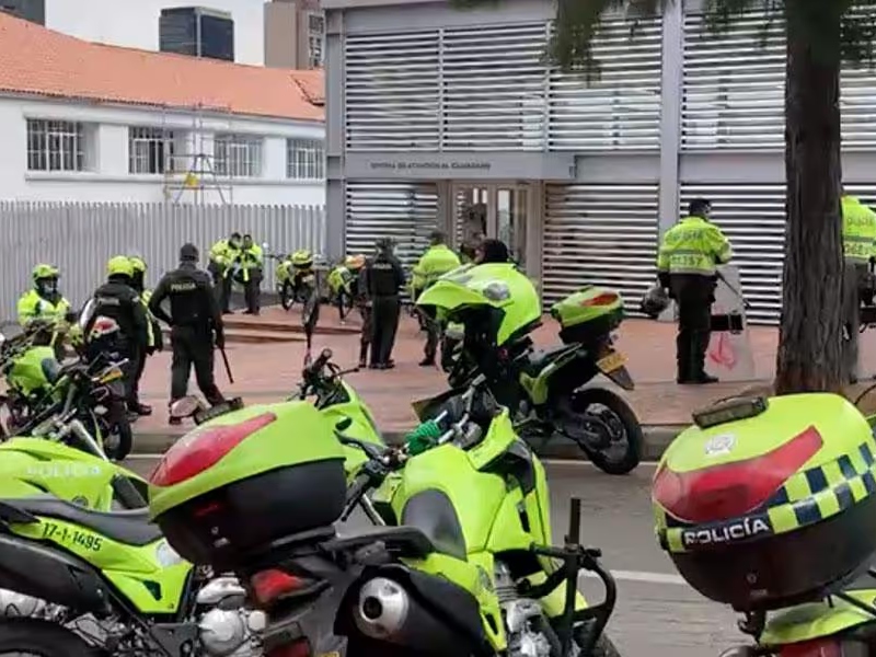 Un motín se presentó en la estación de Policía de Santa Fe en el centro de Bogotá - Google