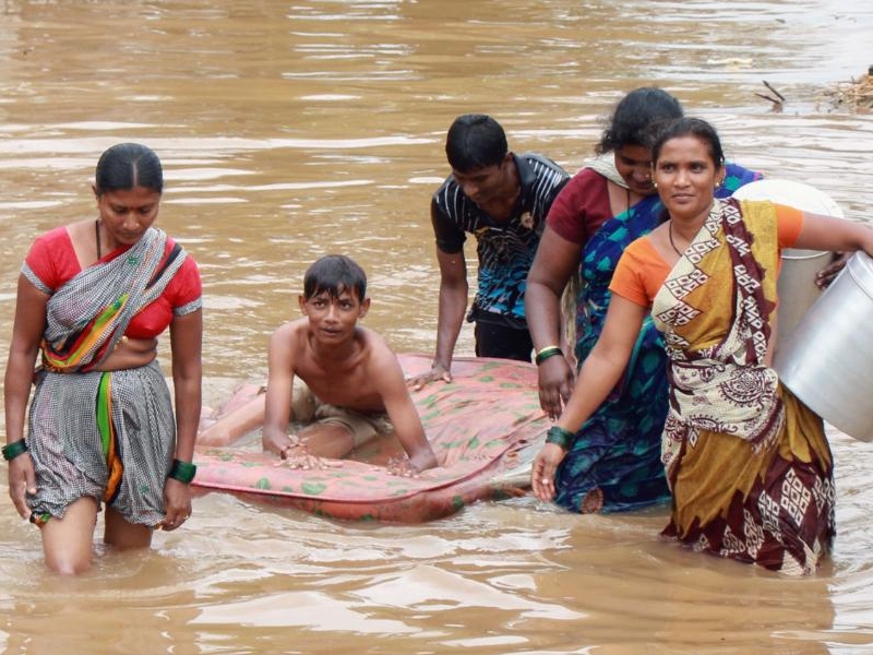Inundaciones en India dejan más de 10 muertos y un centenar de desaparecidos - Google