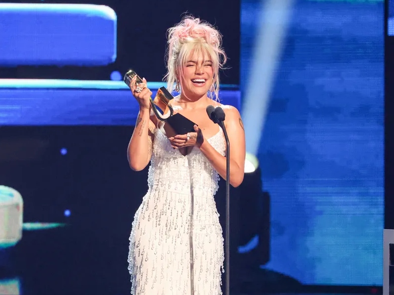 Karol G, una de las más galardonadas en los Premios Billboard - Google