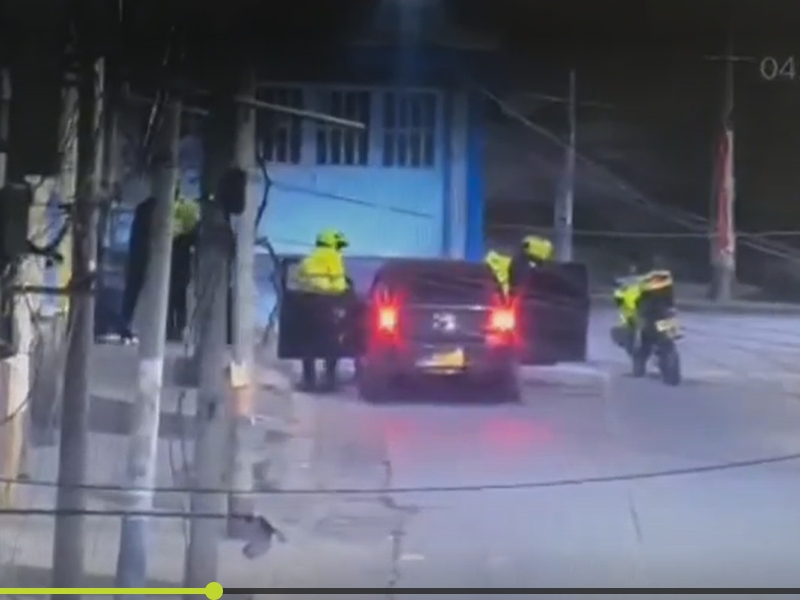 En persecución de película, Policía capturó a ladrones que acababan de robar vivienda - Captura de video