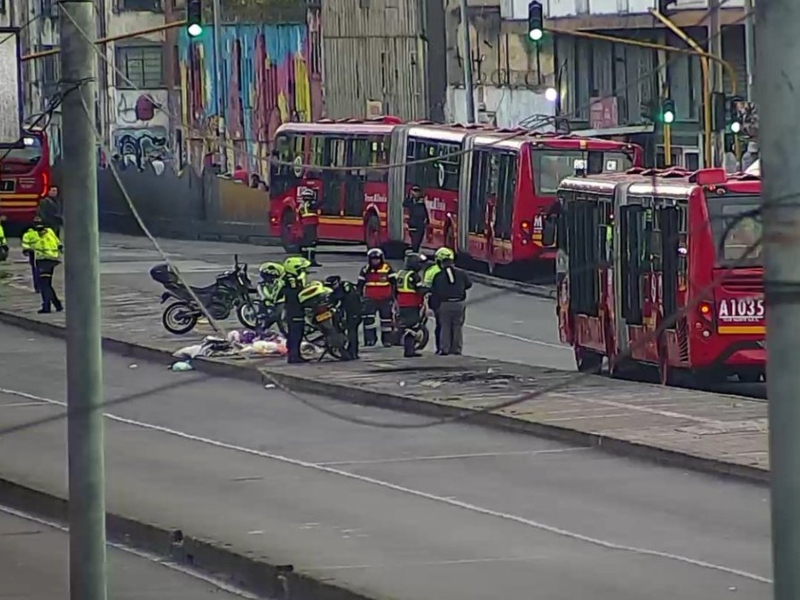 Bus de TransMilenio atropelló a un ciudadano en el centro de la capital - Redes sociales