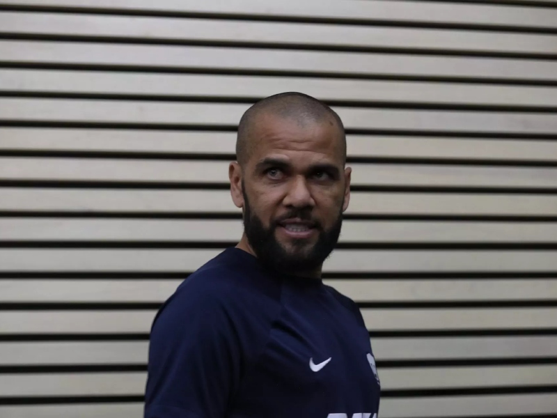 Fiscalía de España pide nueve años de prisión para Dani Alves por abuso sexual - Google