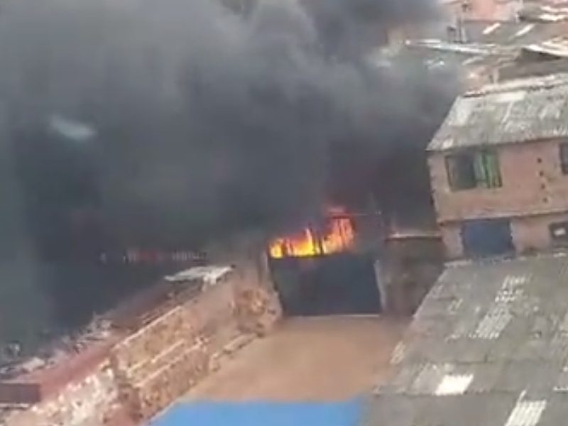 Millonarias pérdidas dejó incendio en bodegas en el sector de Meissen, sur de Bogotá - Captura de video