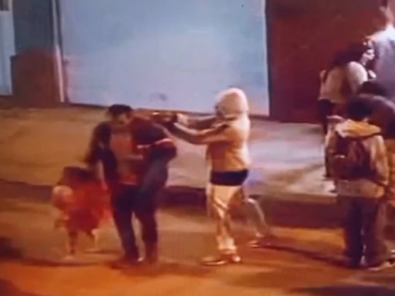 Caso de sicariato en Soacha; matan a hombre frente a su hija mientras pedía dulces - Captura de video