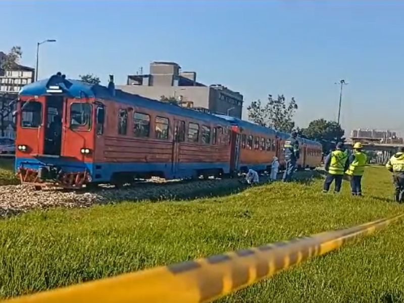 Una persona resultó muerta tras ser atropellada por el tren de la Sabana en Bogotá - Captura de video