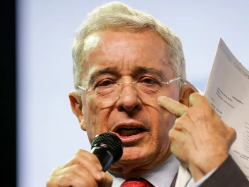 El expresidente Álvaro Uribe volvió a arremeter contra la JEP y desmiente a Mancuso - Google