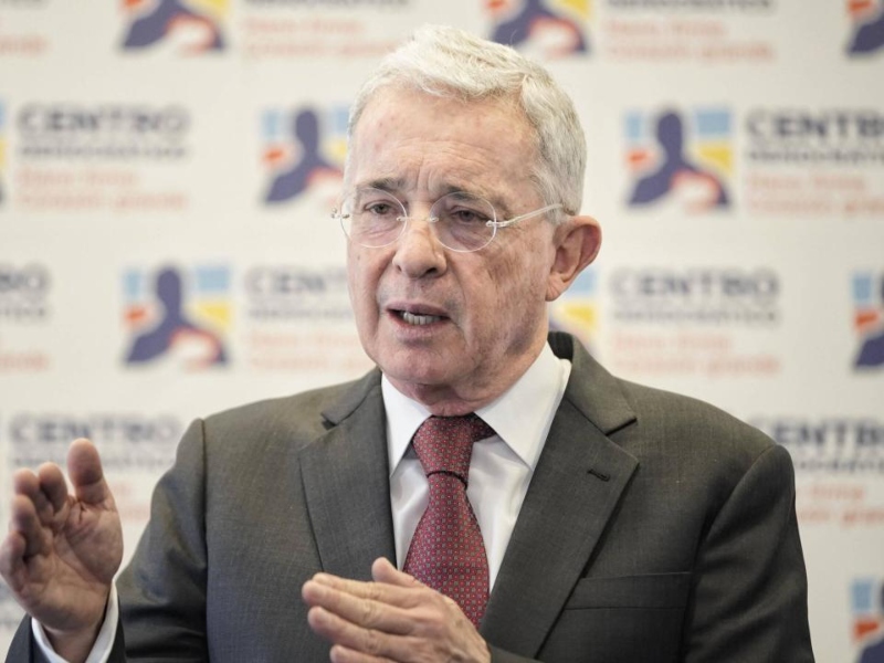Fiscalía citó a versión libre al expresidente Álvaro Uribe Vélez por masacre de El Aro - Google