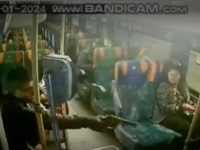 Ladrones atracaron bus intermunicipal en salida de Bogotá - Captura de video