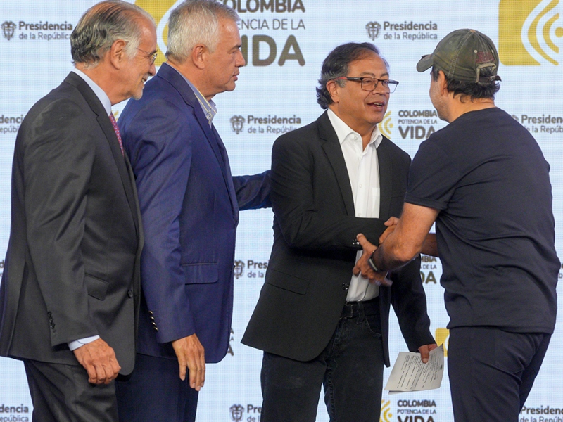 Con viaje a Chile, presidente Petro espera salvar los Juegos Panamericanos - Presidencia