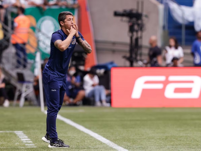 Thiago Carpini, técnico de Sao Paulo, habló de la lesión de James - Google