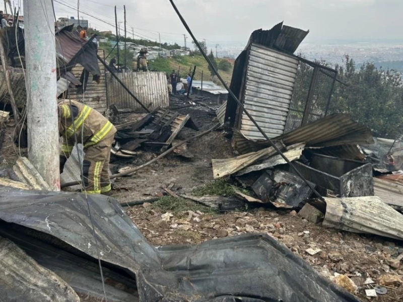 Voraz incendio en Sierra Morena, Ciudad Bolívar dejó once viviendas destruidas - Cortesía