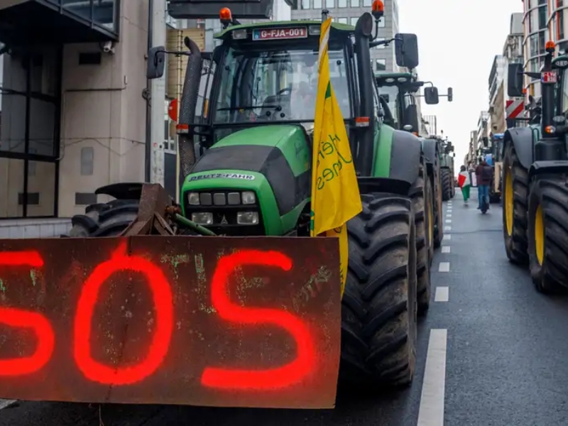 Más de mil tractores entorpecen cumbre de la UE en Bruselas - Google