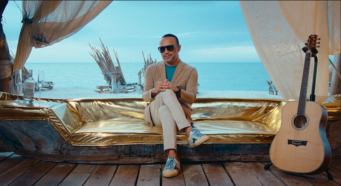 WILFRAN CASTILLO FIRMA CON CODISCOS Y PRESENTA SU NUEVO ÉXITO MUSICAL «TU LIBRO FAVORITO»