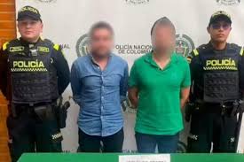 Imputados dos ciudadanos señalados de agredir física y psicológicamente a dos policías en un avión.