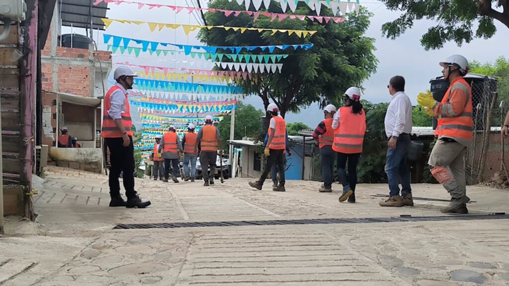 Comunidades aplauden a aprendices del SENA por construcción de vías con placa huella.