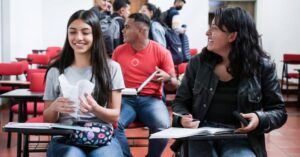 Distrito abre becas para educación superior en universidades América y Libre.