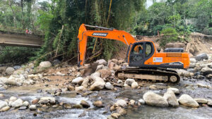 Destinan 3.500 horas de maquinaria amarilla para mitigar el riesgo en San Vicente de Chucurí.