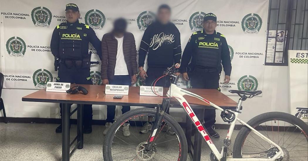 Capturados dos hombres que hurtaban en puentes peatonales de Bogotá