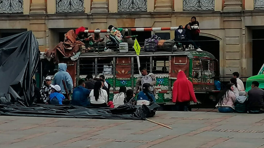 Gobierno nacional logra acuerdo con comunidades indígenas del sur occidente del país que se encontraban en las Plaza de Bolívar de Bogotá.