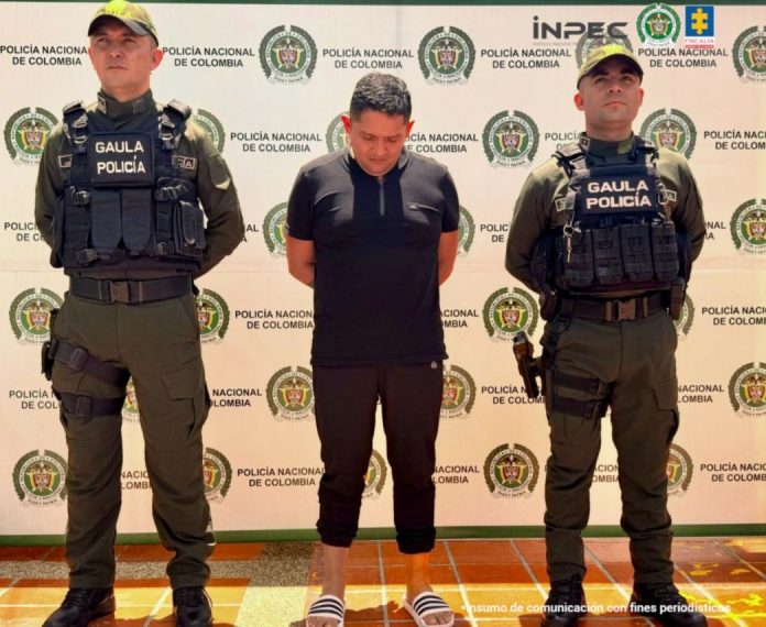Judicializados funcionario del Inpec y su expareja sentimental que habrían exigido dinero para trasladar a un recluso.