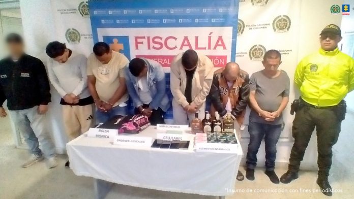 Asegurados presuntos responsables de robos a almacenes de cadena mediante uso de bolsas recubiertas de aluminio.