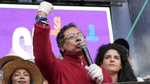 “La consulta popular está en manos del Senado, que tiene un mes para decidir”: presidente Petro.