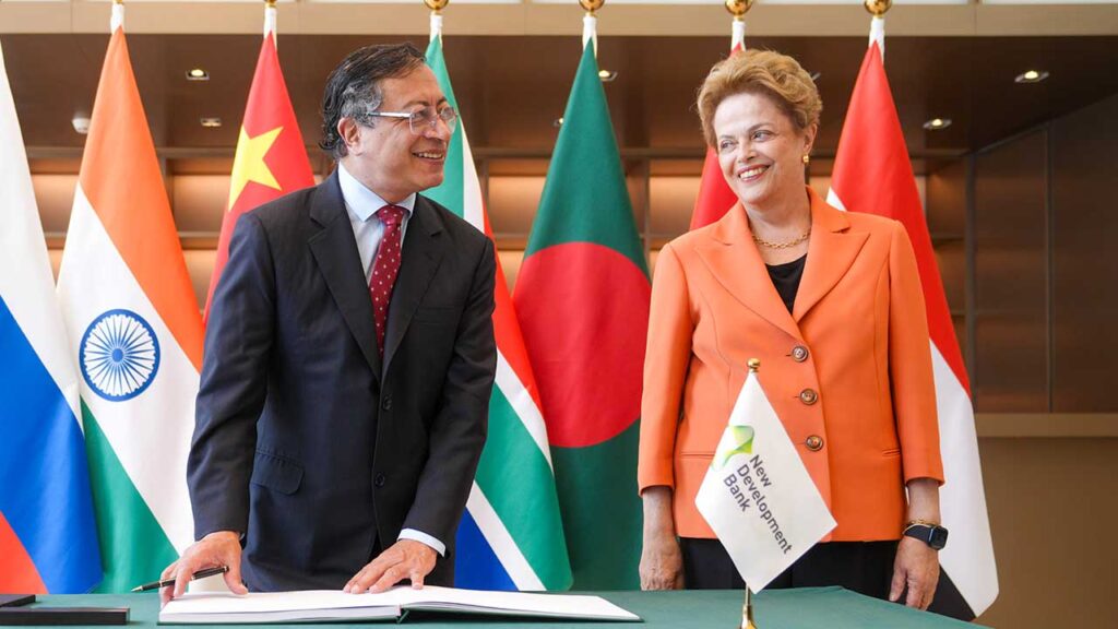 Colombia radica formalmente en China solicitud de ingreso al banco de los BRICS.