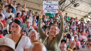 Comisión IV estaría ‘haciéndole conejo’ a la reforma laboral: presidente Petro.