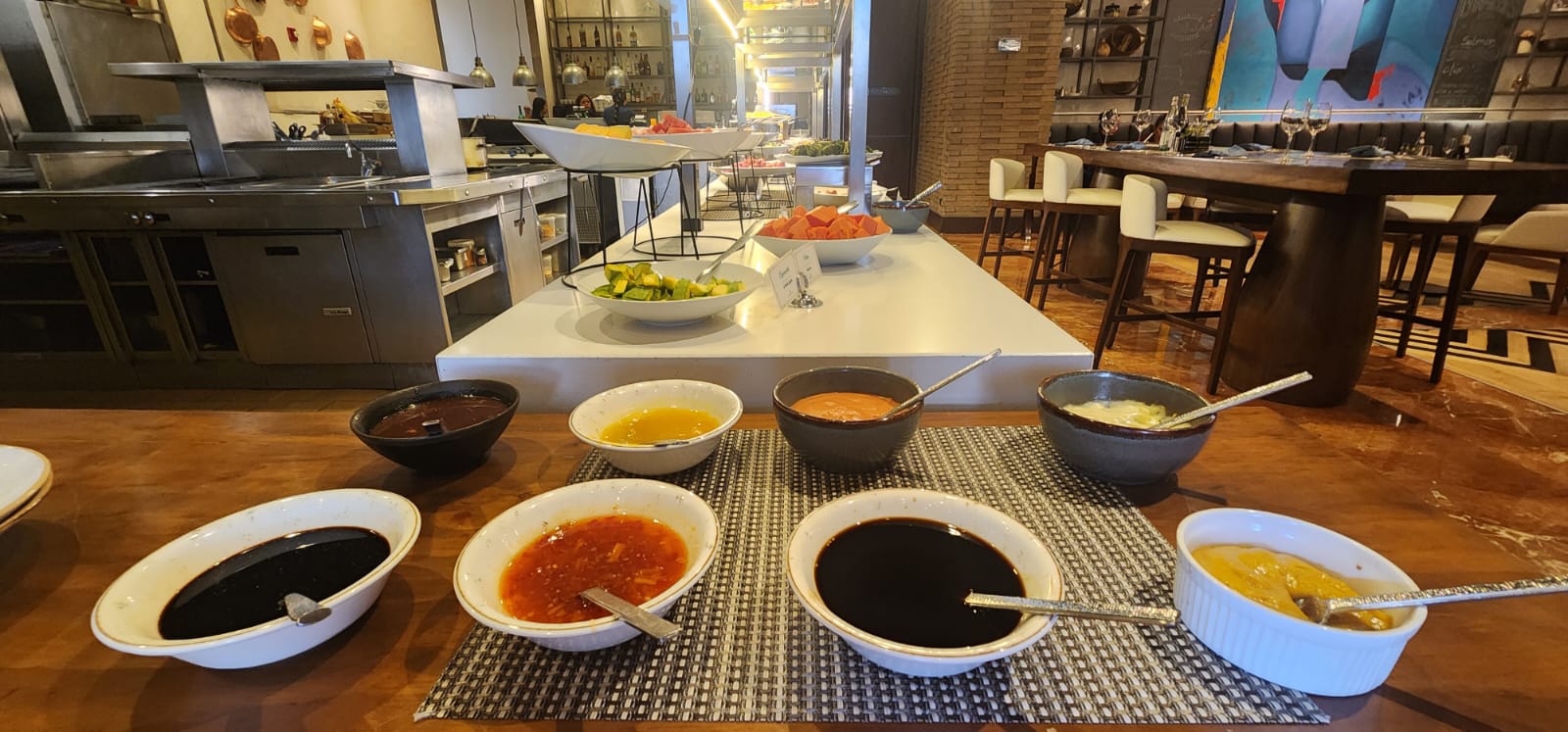 Vive una explosión de sabores en la nueva Salad Bar de JW Marriott Bogotá