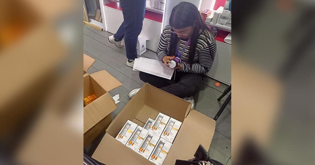 Más de 1.500 medicamentos incautados por irregularidades sanitarias en Bogotá.