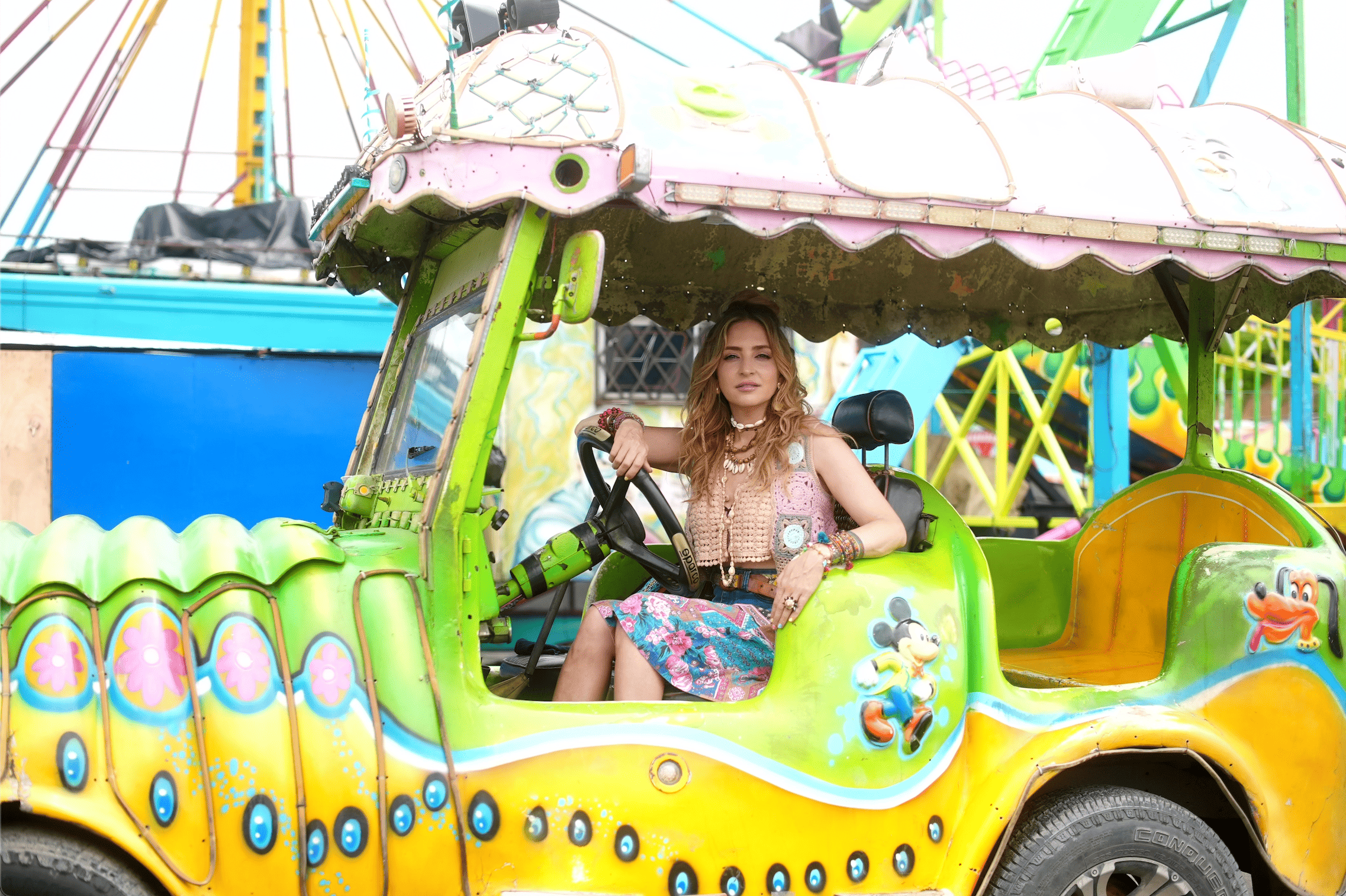 ‘Para encajar’ es el nuevo sencillo de la ecuatoriana Mirella Cesa