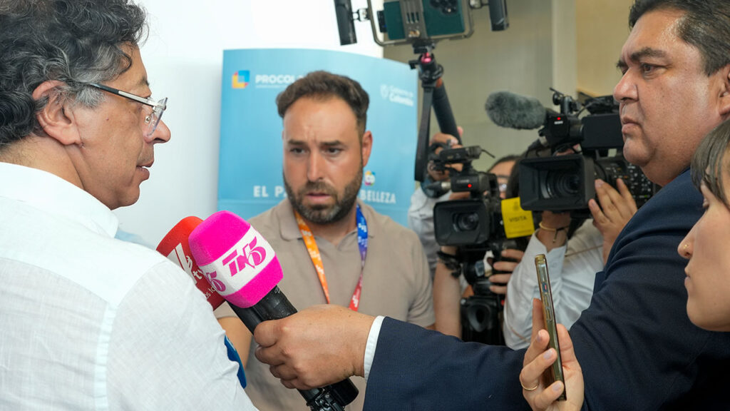 ‘El armatoste de Leyva es una conspiración con el narcotráfico y la extrema derecha’: presidente Gustavo Petro.