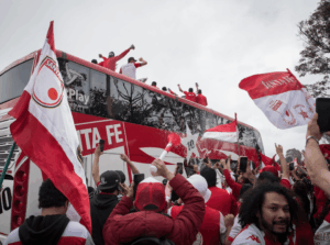 Bogotá celebró con alegría y responsabilidad la décima estrella de Santa Fe.