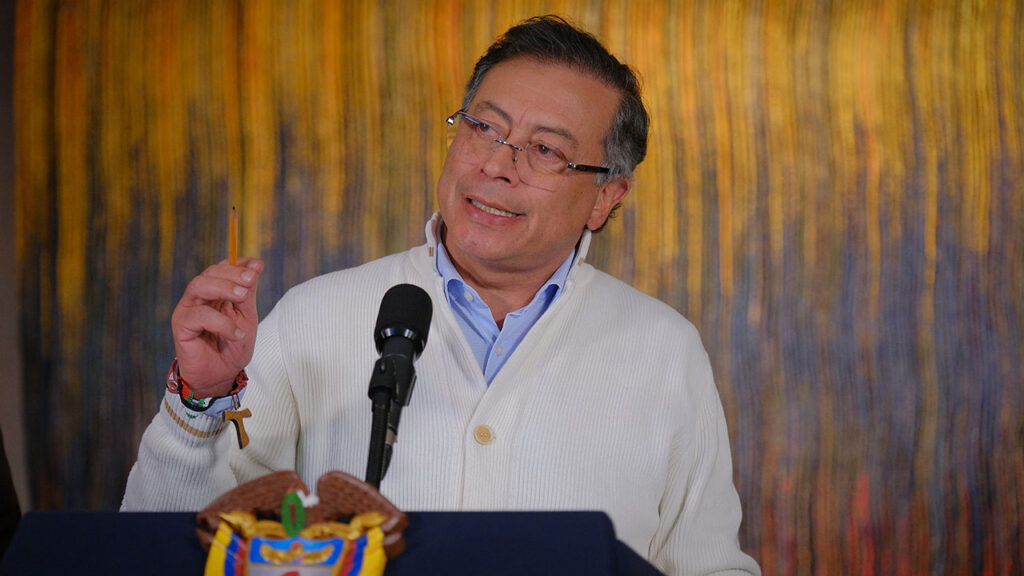 La deuda de las EPS a hospitales y clínicas es superior a $100 billones: presidente Petro.