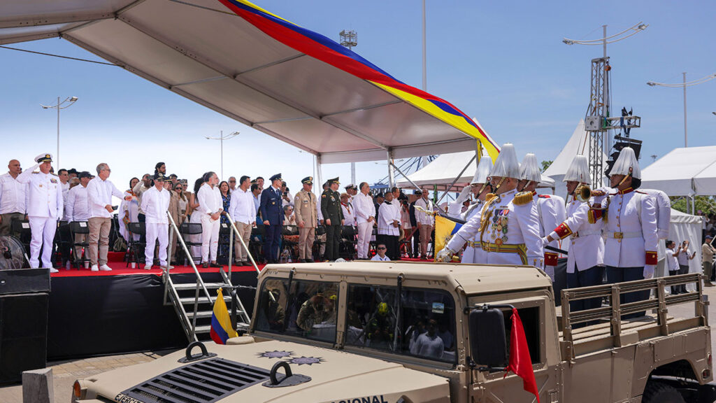 ‘Que el tren que hoy transporta carbón, transporte pasajeros’: presidente Petro.