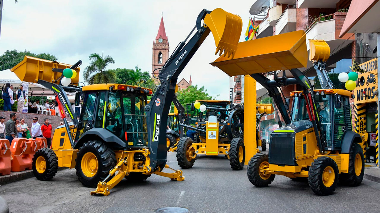 UNGRD entrega maquinaria en Huila y kits humanitarios en Vichada para enfrentar emergencias