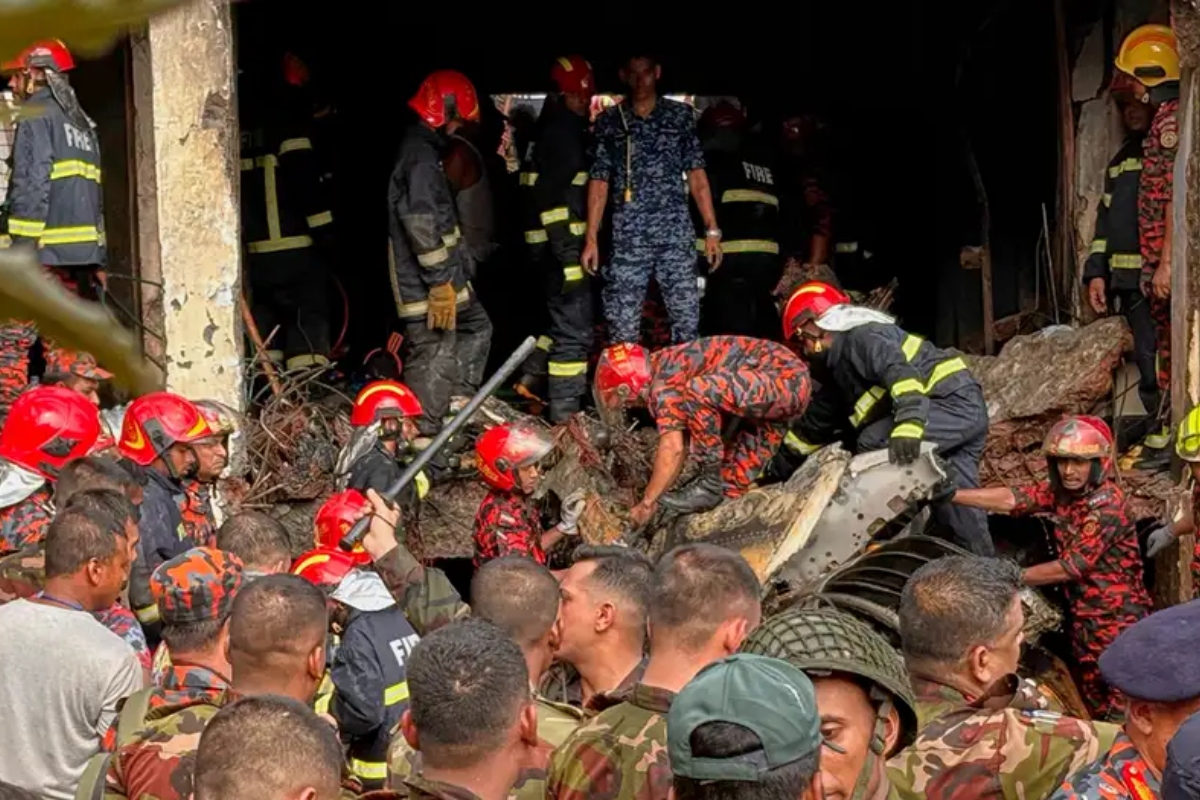 Al menos 16 muertos en accidente de avión en Bangladés 